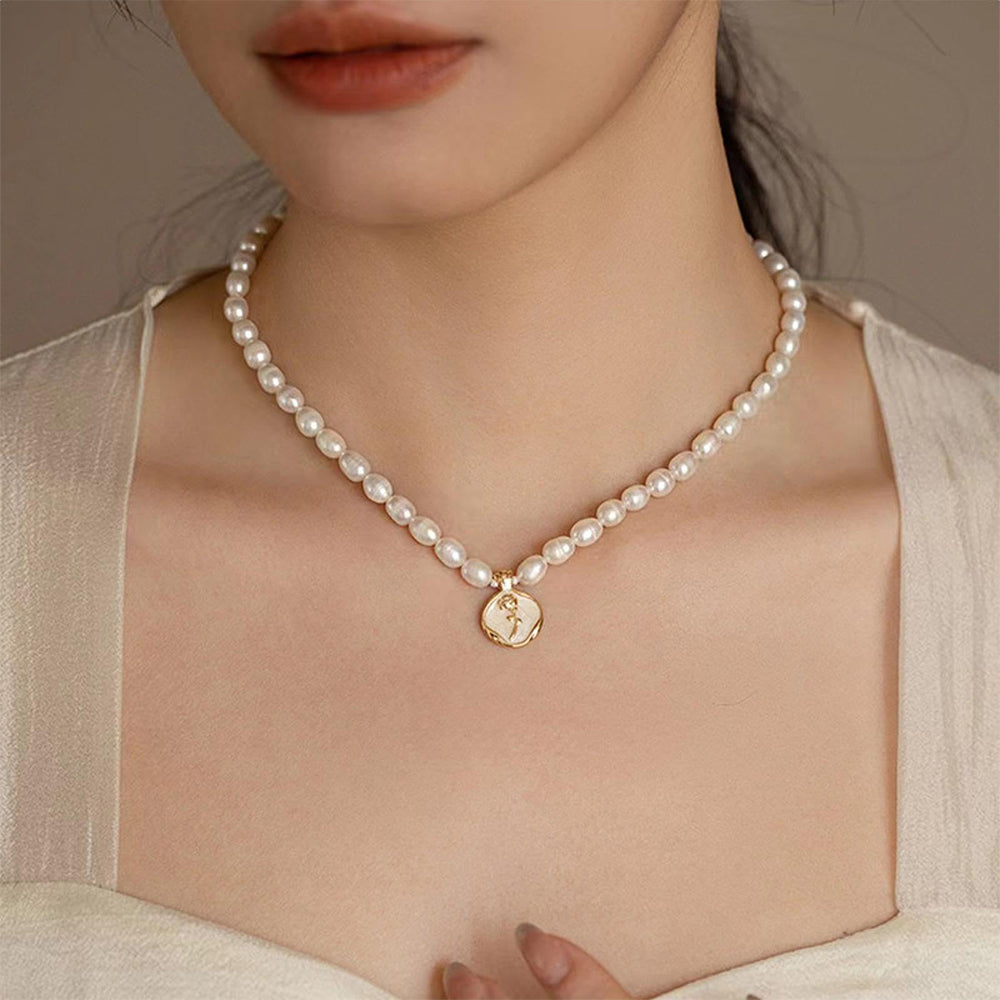 Dollcini Pearl Gyöngy Nyaklánc Virág Medállal – Rózsa vagy Tulipán