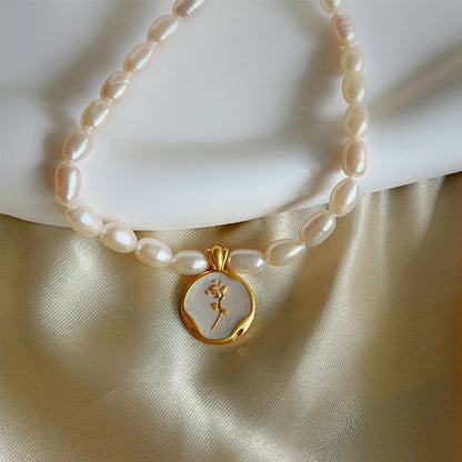 Dollcini Pearl Gyöngy Nyaklánc Virág Medállal – Rózsa vagy Tulipán